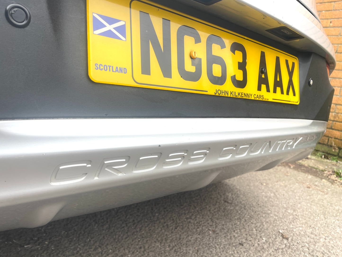 2014 Volvo V40 Cross Country Lux 1.6 D2 Lux Hatchback 5dr Diesel Powershift Euro 5 (s/s) (115 ps)