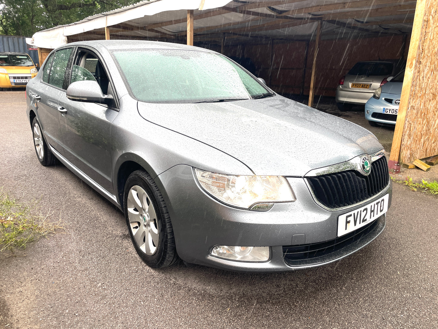 2012 Skoda Superb S 2.0 TDI S Hatchback 5dr Diesel DSG Euro 5 (140 ps)