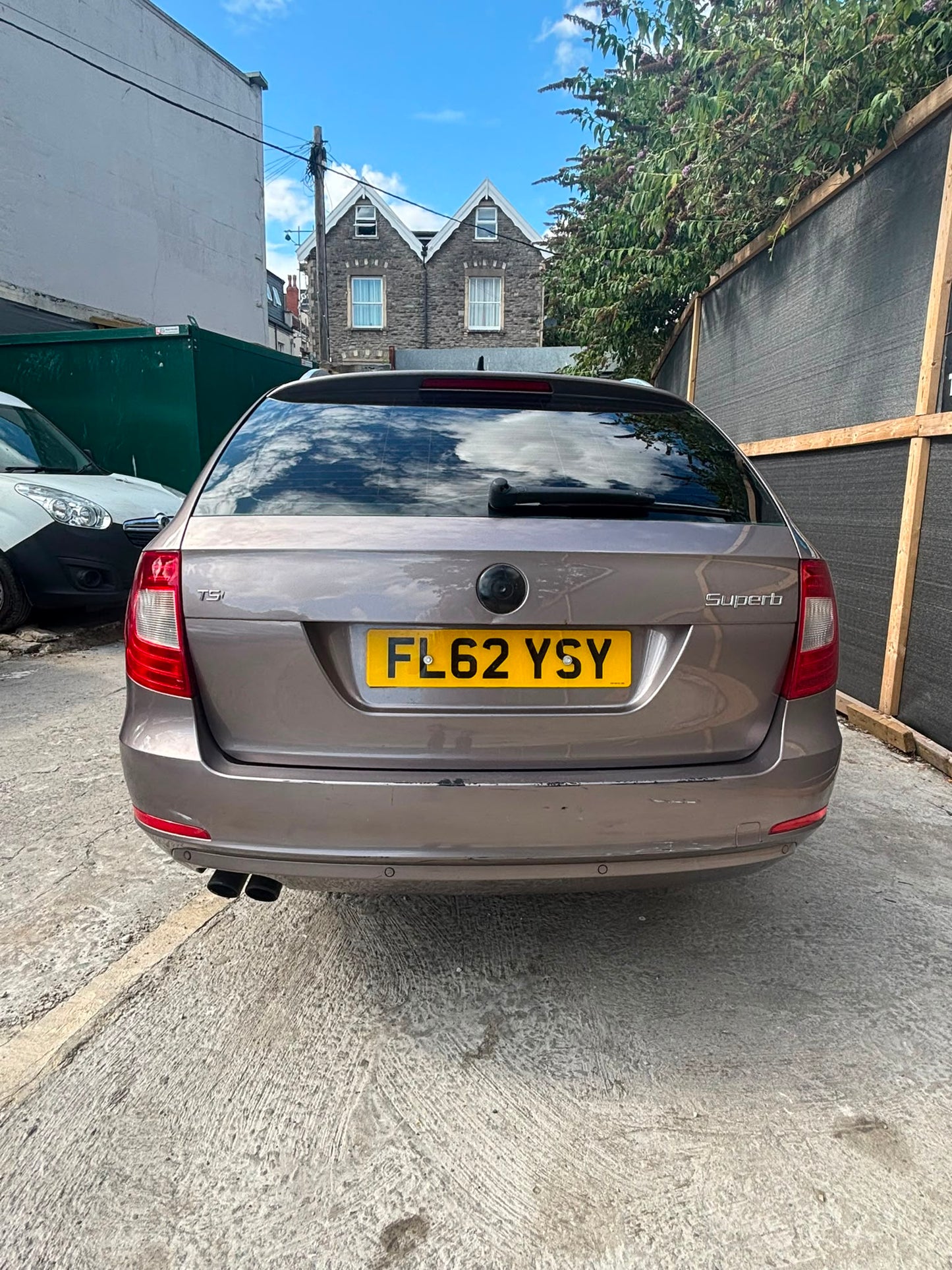 2012 Skoda Superb
1.8 TSI Elegance DSG Euro 5 5dr
