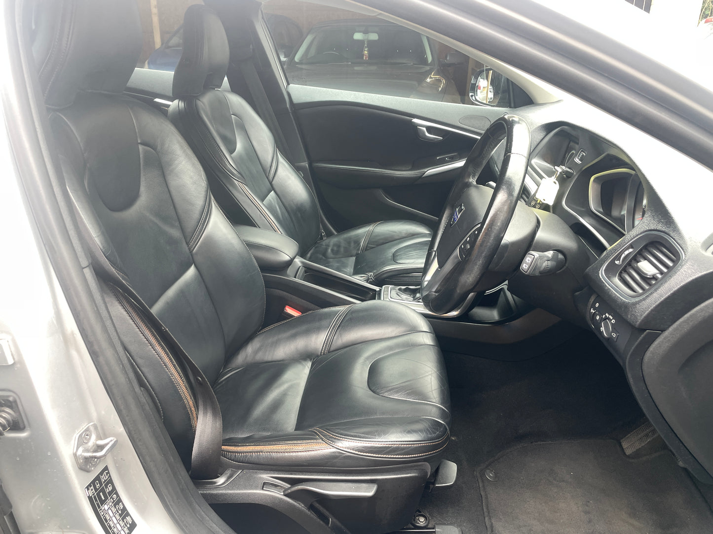 2014 Volvo V40 Cross Country Lux 1.6 D2 Lux Hatchback 5dr Diesel Powershift Euro 5 (s/s) (115 ps)