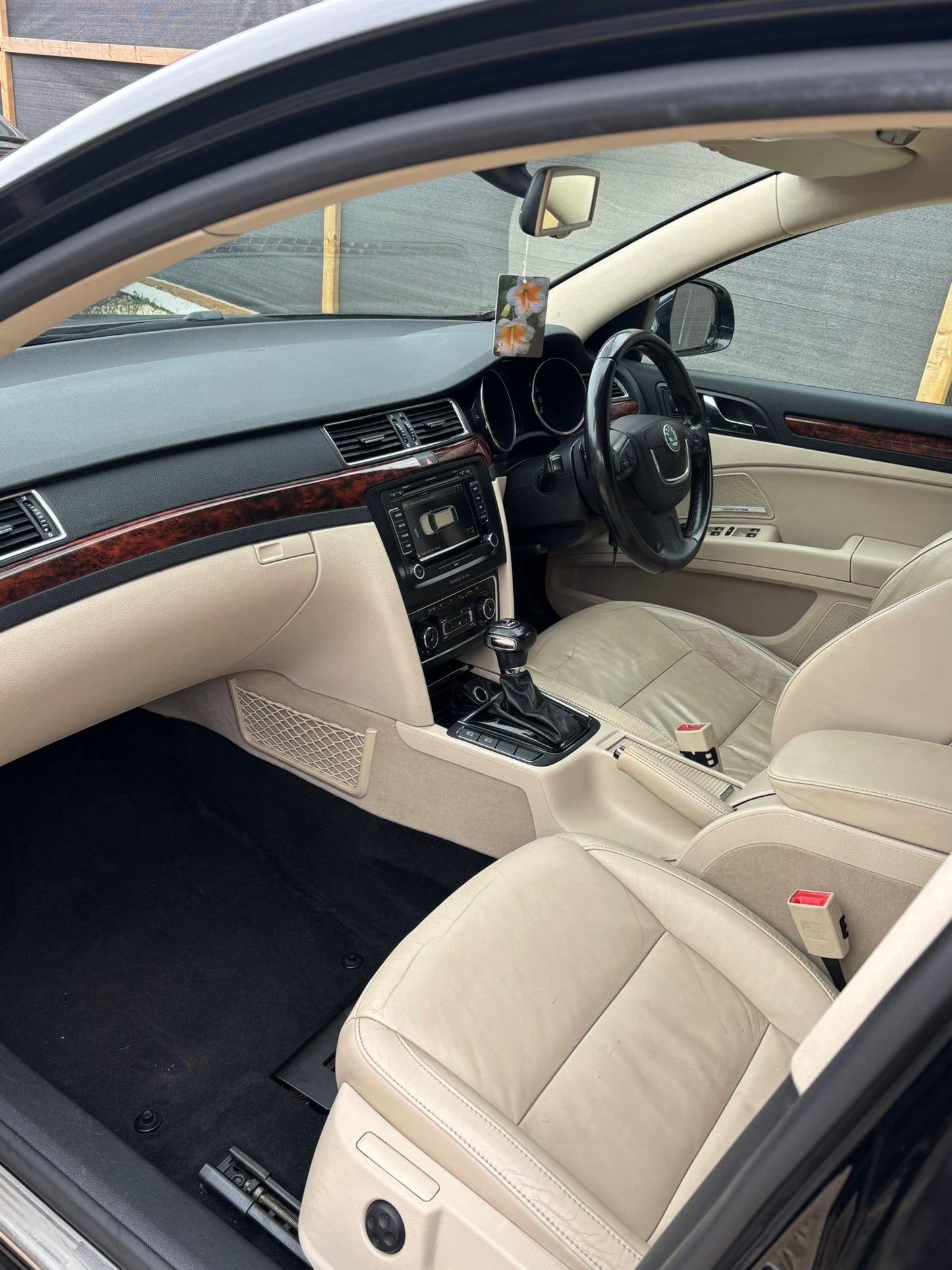 2011 Skoda Superb Elegance 1.8 TSI Elegance Estate 5dr Petrol DSG Euro 5 (160 ps)