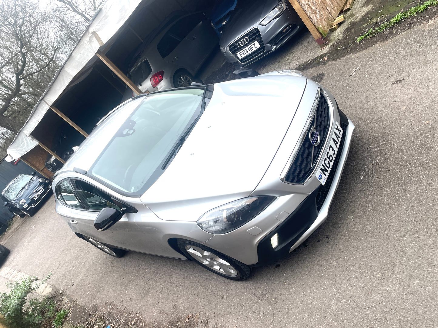 2014 Volvo V40 Cross Country Lux 1.6 D2 Lux Hatchback 5dr Diesel Powershift Euro 5 (s/s) (115 ps)