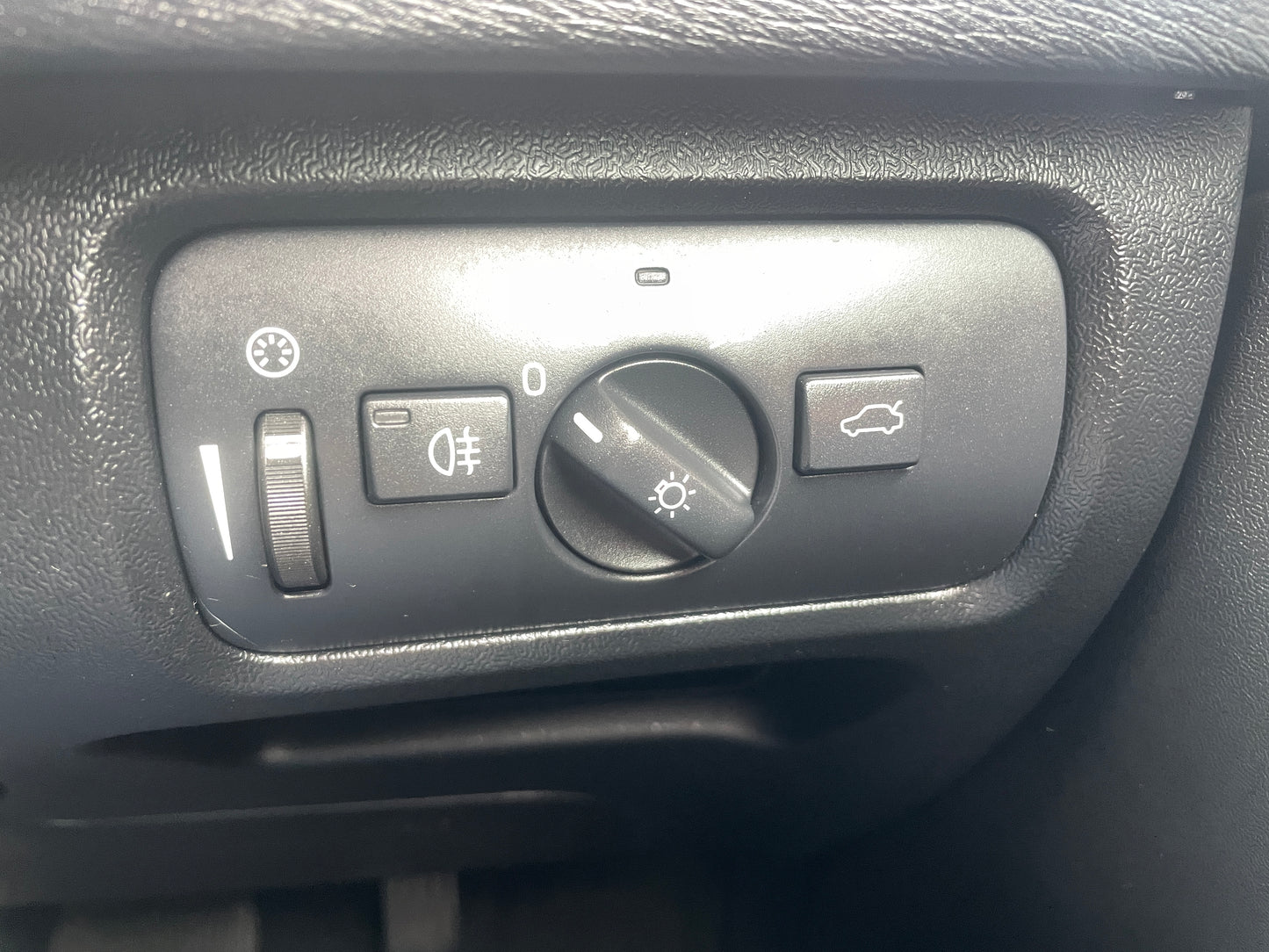 2014 Volvo V40 Cross Country Lux 1.6 D2 Lux Hatchback 5dr Diesel Powershift Euro 5 (s/s) (115 ps)