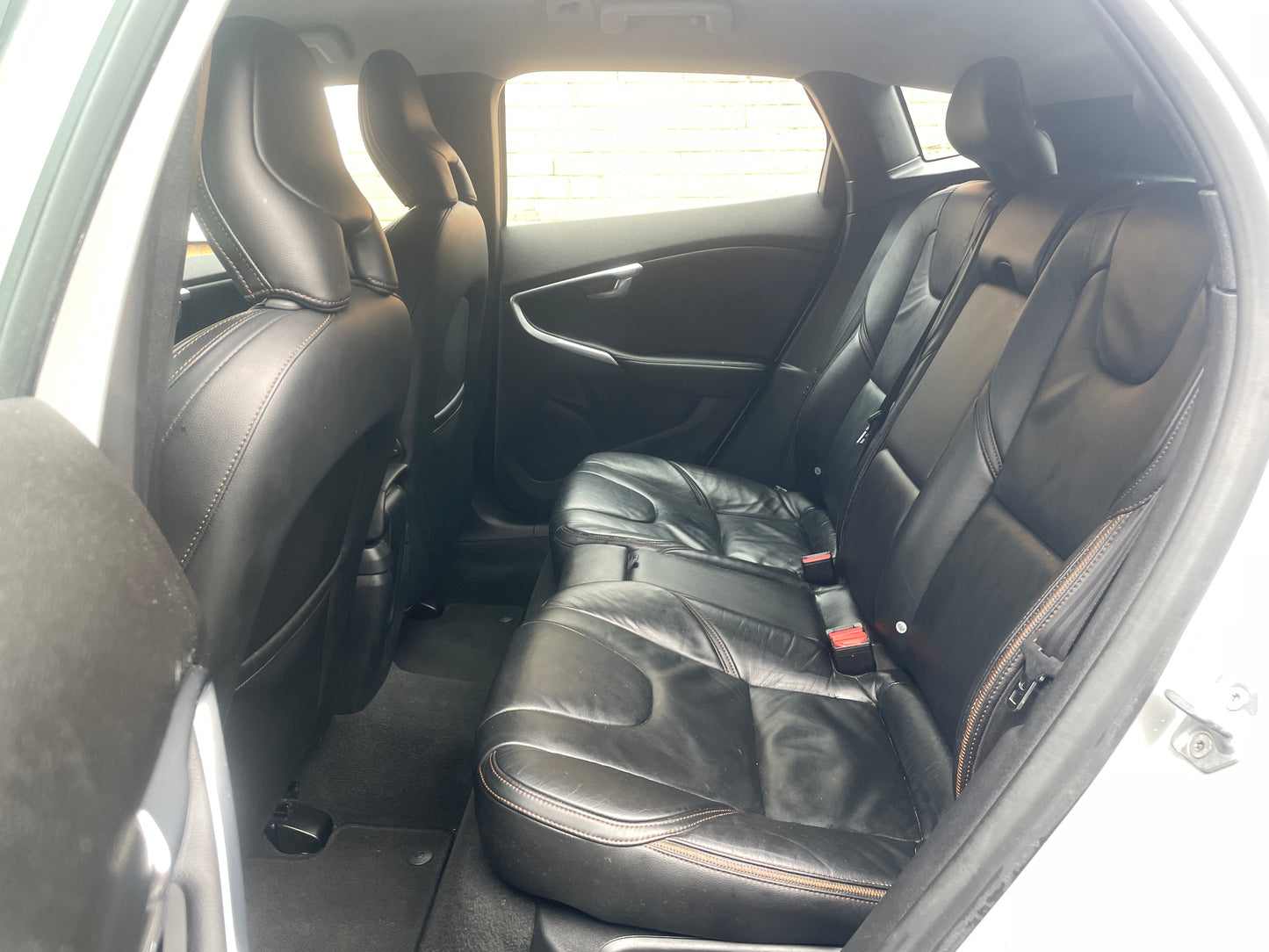 2014 Volvo V40 Cross Country Lux 1.6 D2 Lux Hatchback 5dr Diesel Powershift Euro 5 (s/s) (115 ps)