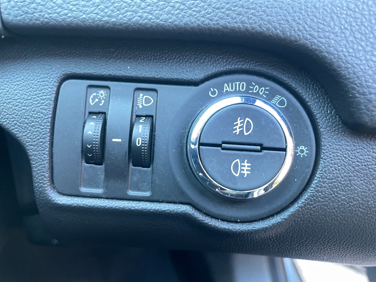 2015 Vauxhall Insignia SRi VX Line Nav 2.0 CDTi SRi VX Line Nav Sports Tourer 5dr Diesel Auto Euro 5 (163 ps)