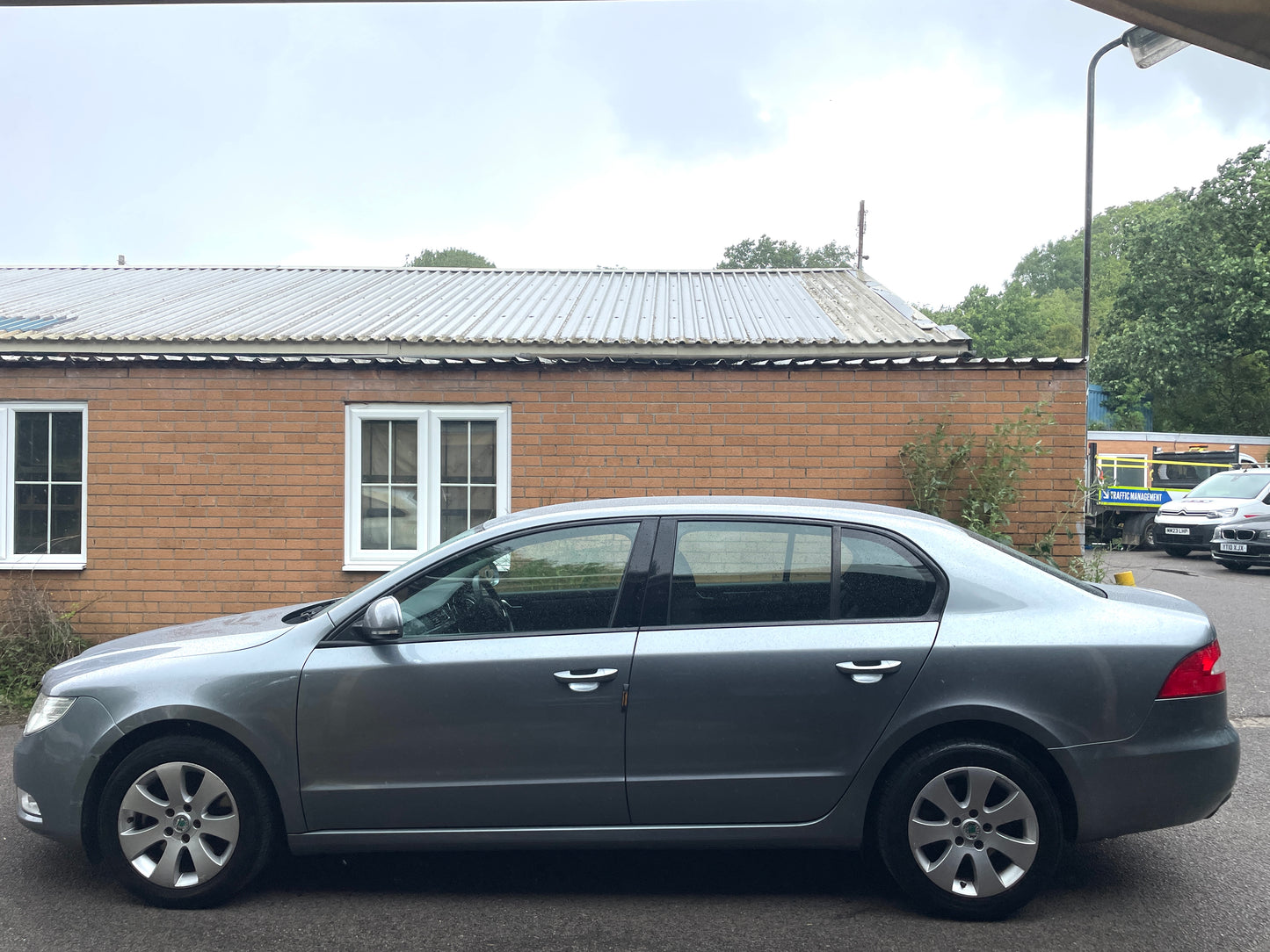 2012 Skoda Superb S 2.0 TDI S Hatchback 5dr Diesel DSG Euro 5 (140 ps)
