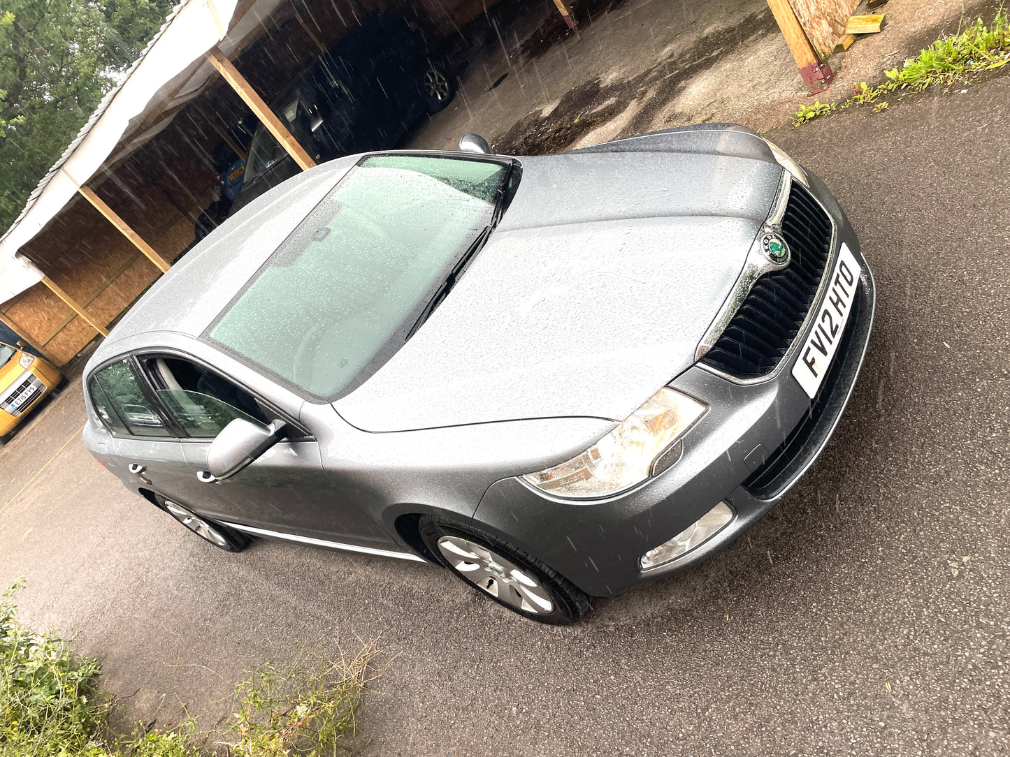 2012 Skoda Superb S 2.0 TDI S Hatchback 5dr Diesel DSG Euro 5 (140 ps)