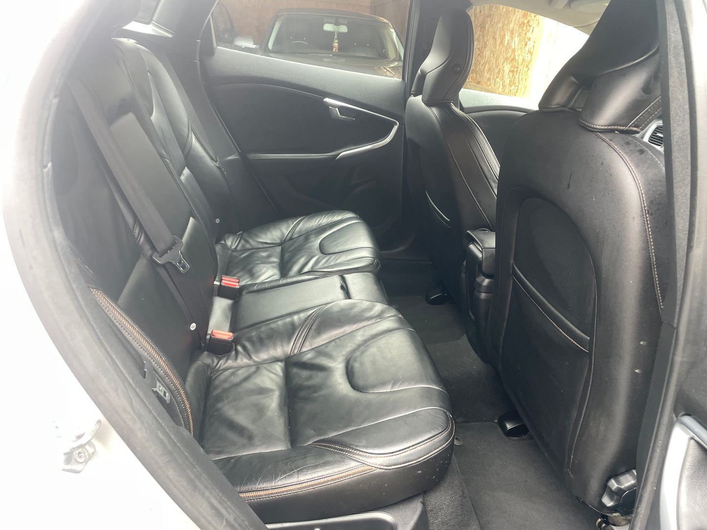 2014 Volvo V40 Cross Country Lux 1.6 D2 Lux Hatchback 5dr Diesel Powershift Euro 5 (s/s) (115 ps)