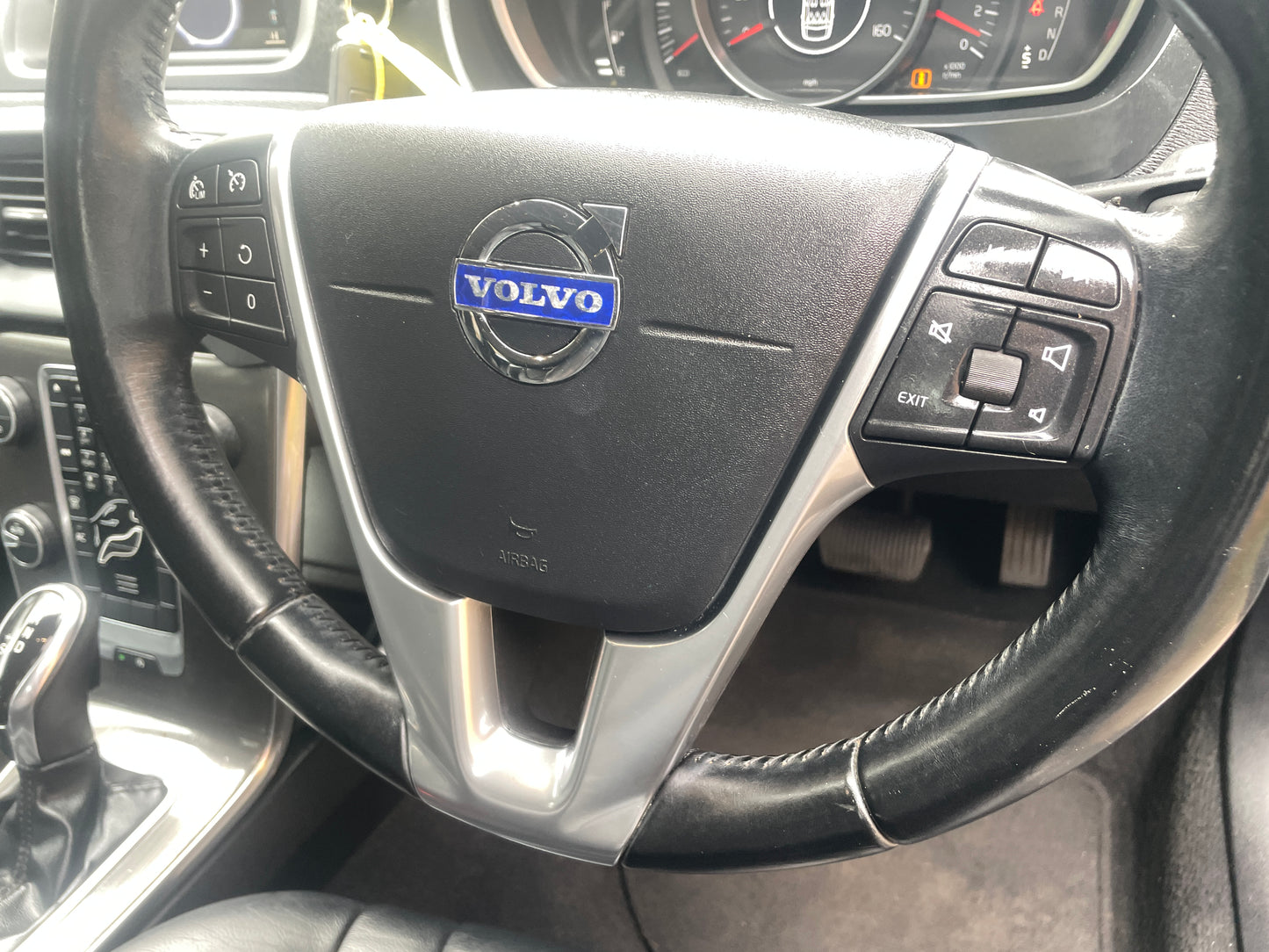 2014 Volvo V40 Cross Country Lux 1.6 D2 Lux Hatchback 5dr Diesel Powershift Euro 5 (s/s) (115 ps)