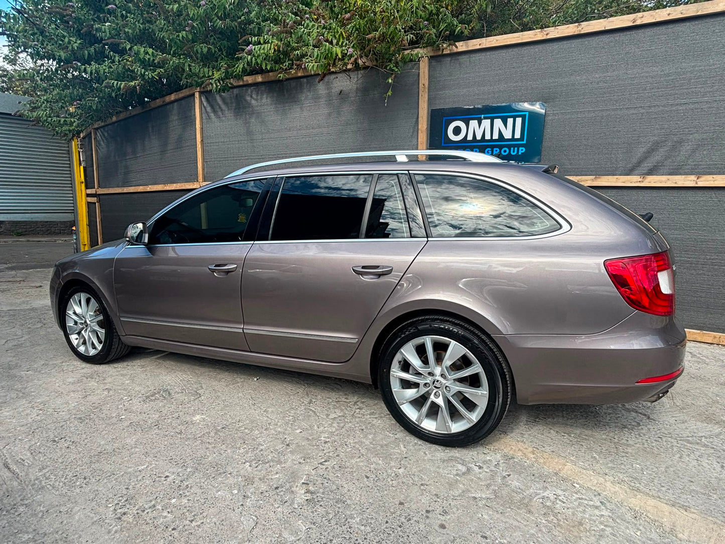 2012 Skoda Superb
1.8 TSI Elegance DSG Euro 5 5dr