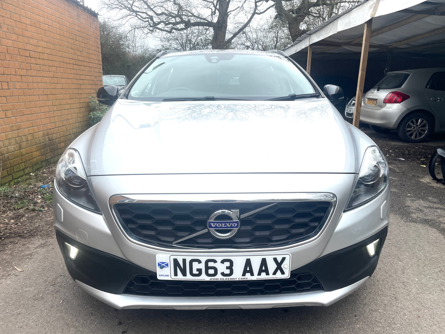 2014 Volvo V40 Cross Country Lux 1.6 D2 Lux Hatchback 5dr Diesel Powershift Euro 5 (s/s) (115 ps)