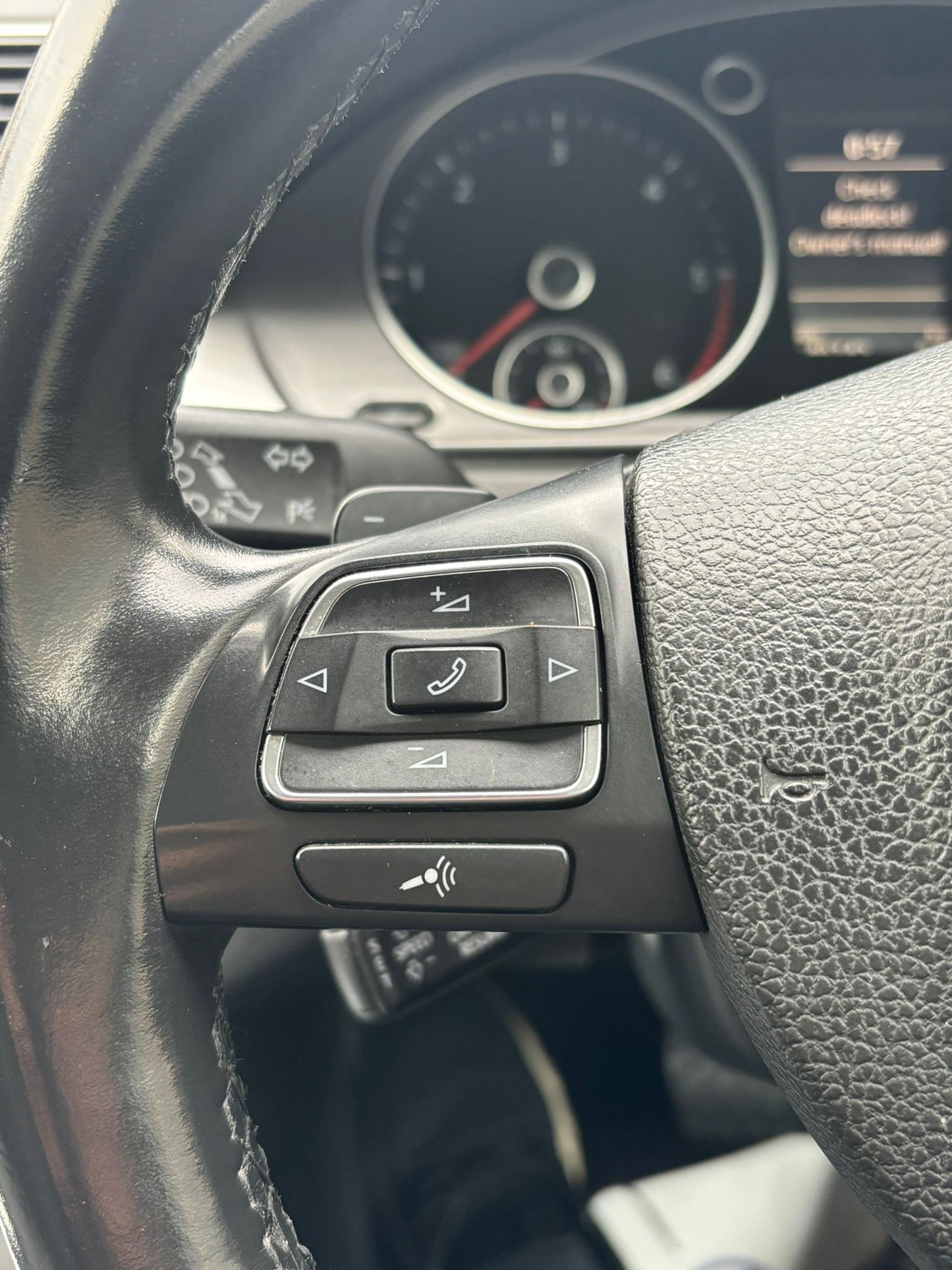 2012 Volkswagen Passat SE 2.0 TDI BlueMotion Tech SE Saloon 4dr Diesel DSG Euro 5 (s/s) (140 ps)