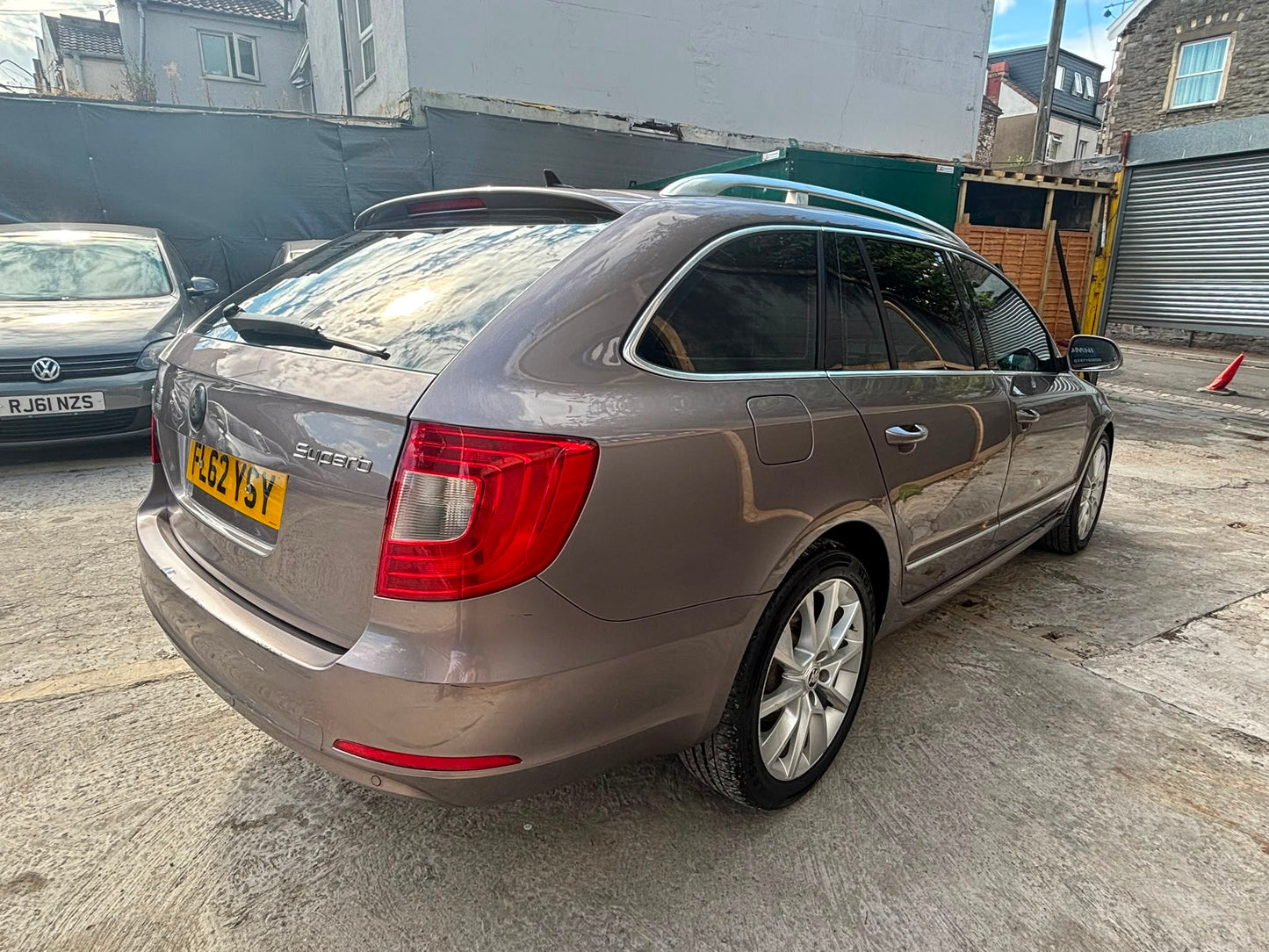 2012 Skoda Superb
1.8 TSI Elegance DSG Euro 5 5dr