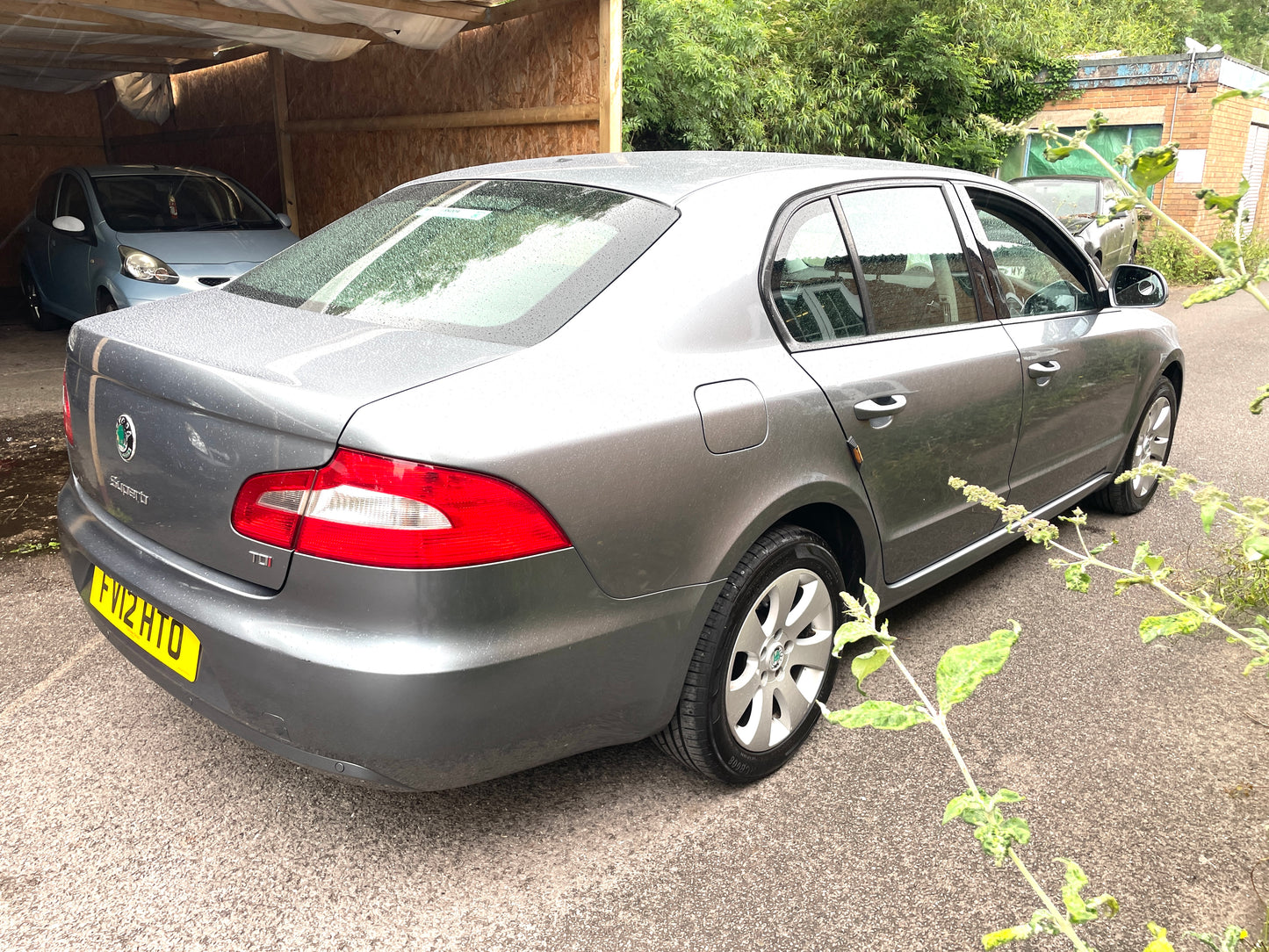 2012 Skoda Superb S 2.0 TDI S Hatchback 5dr Diesel DSG Euro 5 (140 ps)