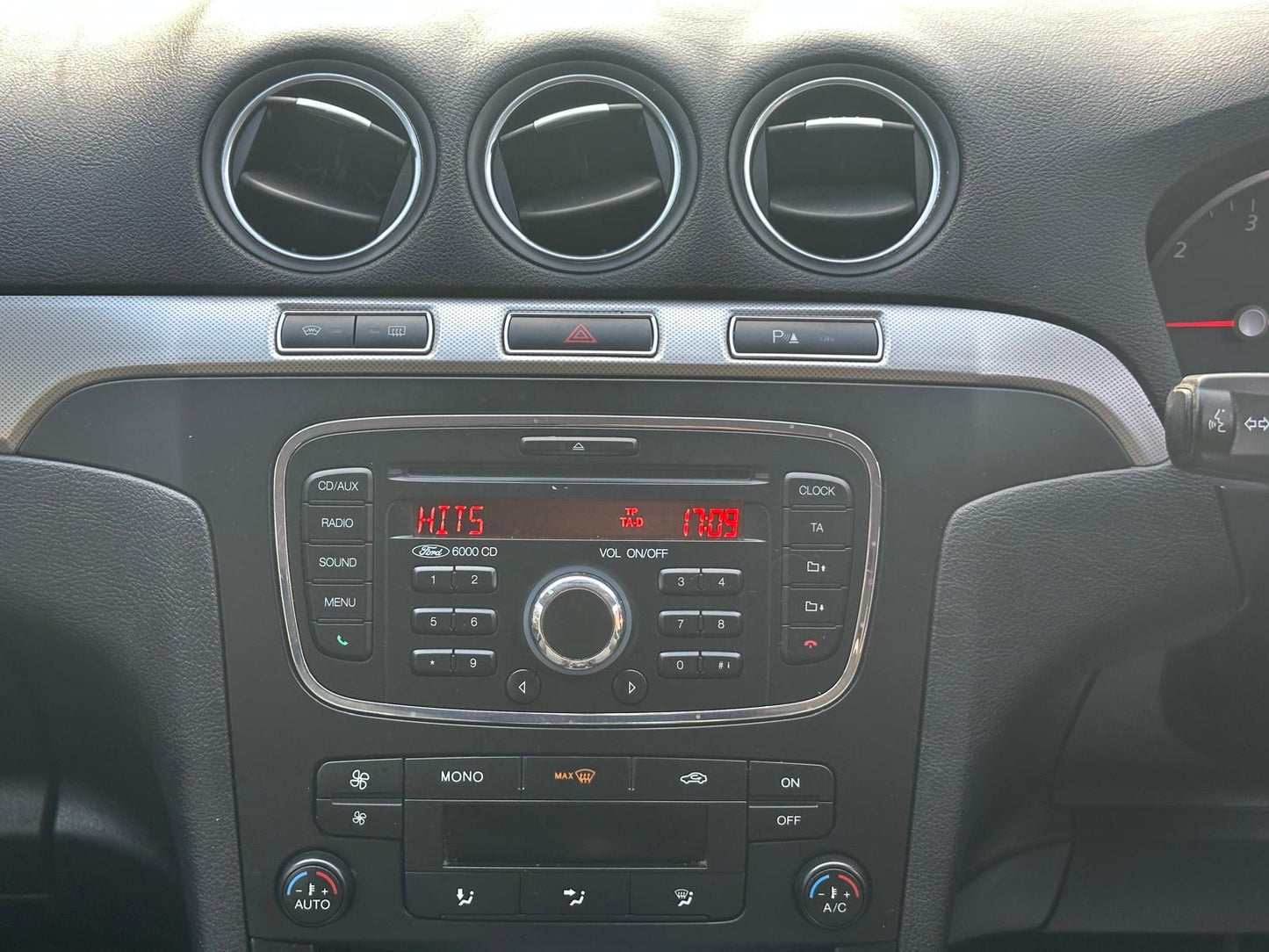 2013 Ford S-Max Zetec 2.0 TDCi Zetec MPV 5dr Diesel Powershift Euro 5 (140 ps) AUTOMATIC