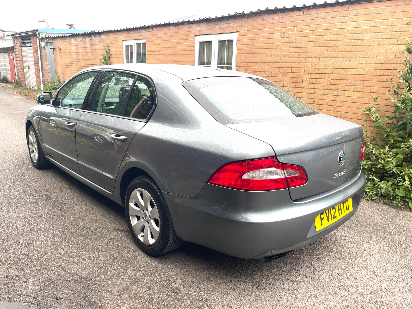 2012 Skoda Superb S 2.0 TDI S Hatchback 5dr Diesel DSG Euro 5 (140 ps)
