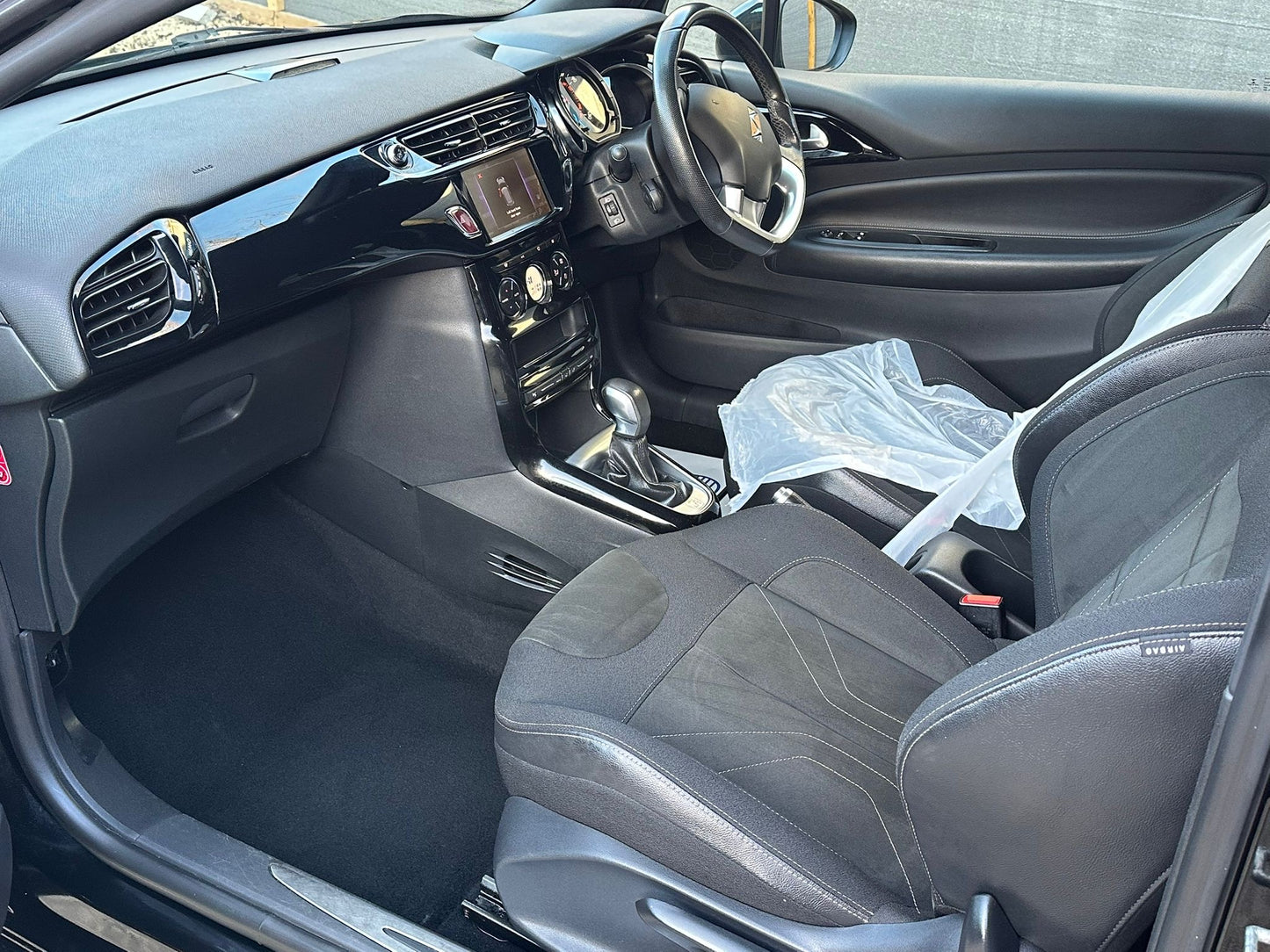 2016 DS AUTOMOBILES DS 3 Prestige 1.2 PureTech Prestige Hatchback 3dr Petrol EAT6 Euro 6 (s/s) (110 ps)