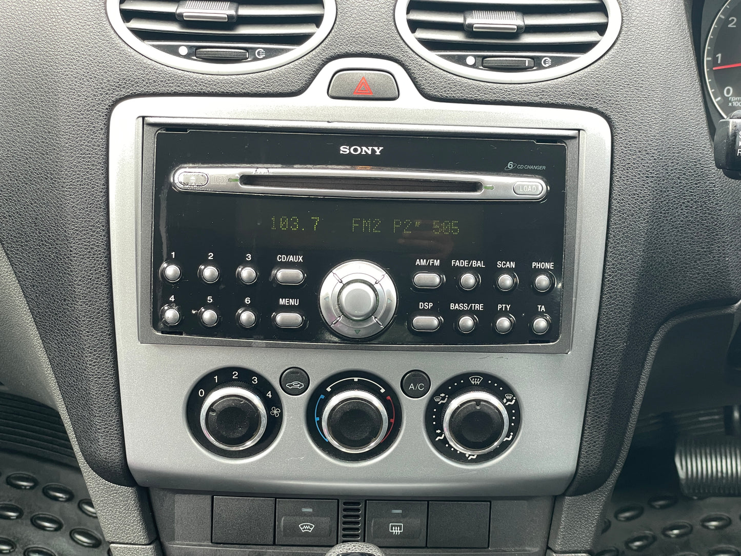 2005 Ford Focus Zetec Climate 1.6 Zetec Climate Hatchback 5dr Petrol Automatic (184 g/km, 99 bhp)