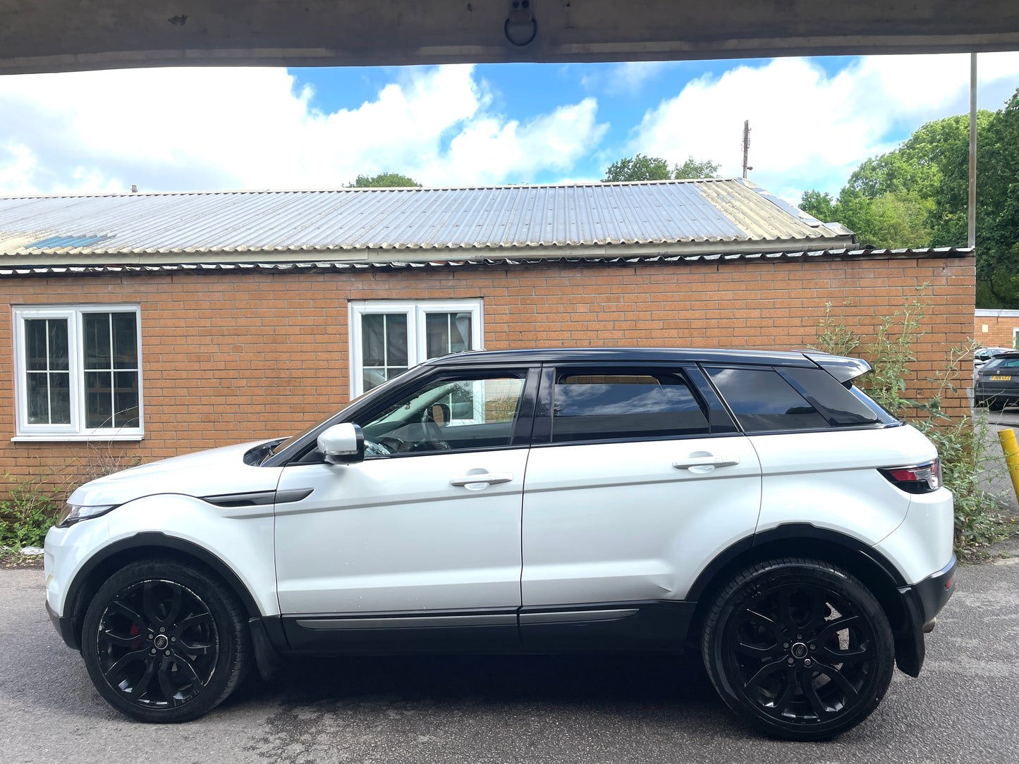 2013 Land Rover Range Rover Evoque Pure 
2.2 SD4 Pure SUV 5dr Diesel Manual 4WD Euro 5 (s/s) (190 ps)