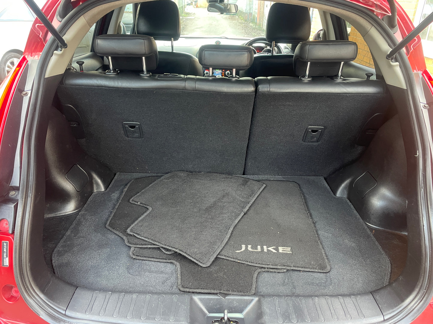 2011 Nissan Juke Tekna 1.6 DIG-T Tekna SUV 5dr Petrol CVT 4WD Euro 5 (190 ps)