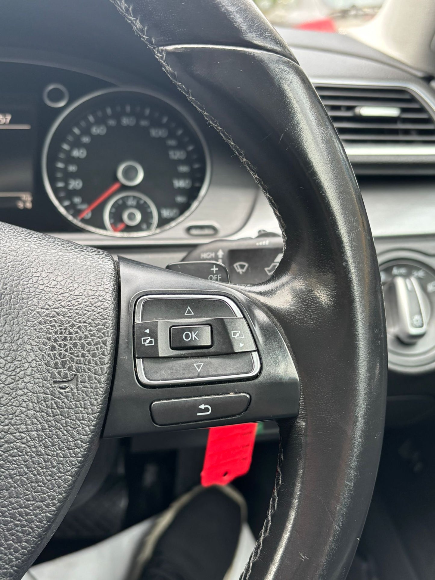 2012 Volkswagen Passat SE 2.0 TDI BlueMotion Tech SE Saloon 4dr Diesel DSG Euro 5 (s/s) (140 ps)