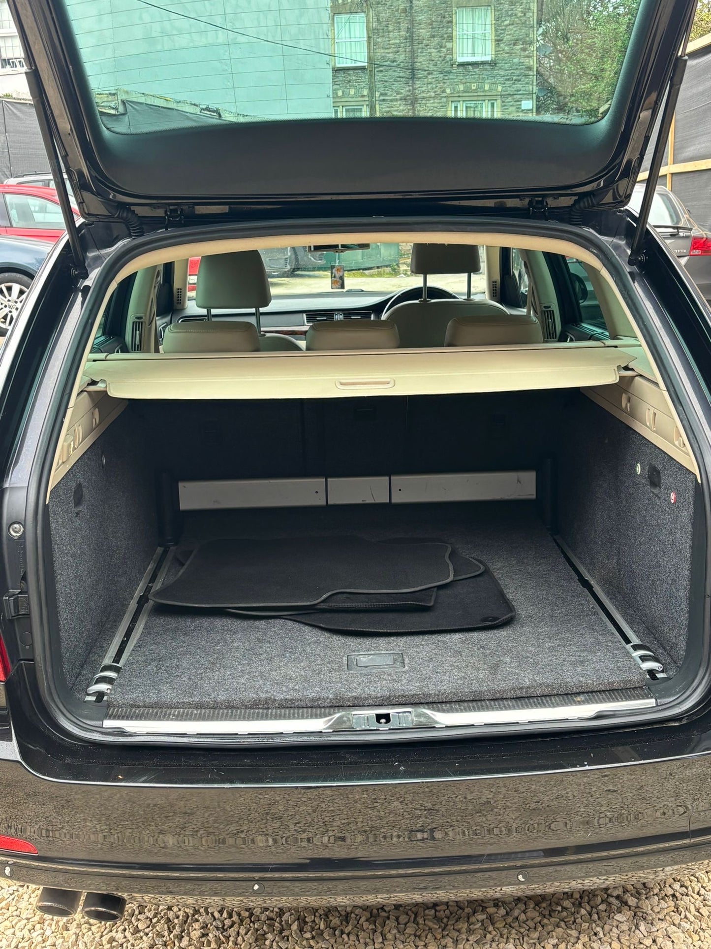 2011 Skoda Superb Elegance 1.8 TSI Elegance Estate 5dr Petrol DSG Euro 5 (160 ps)