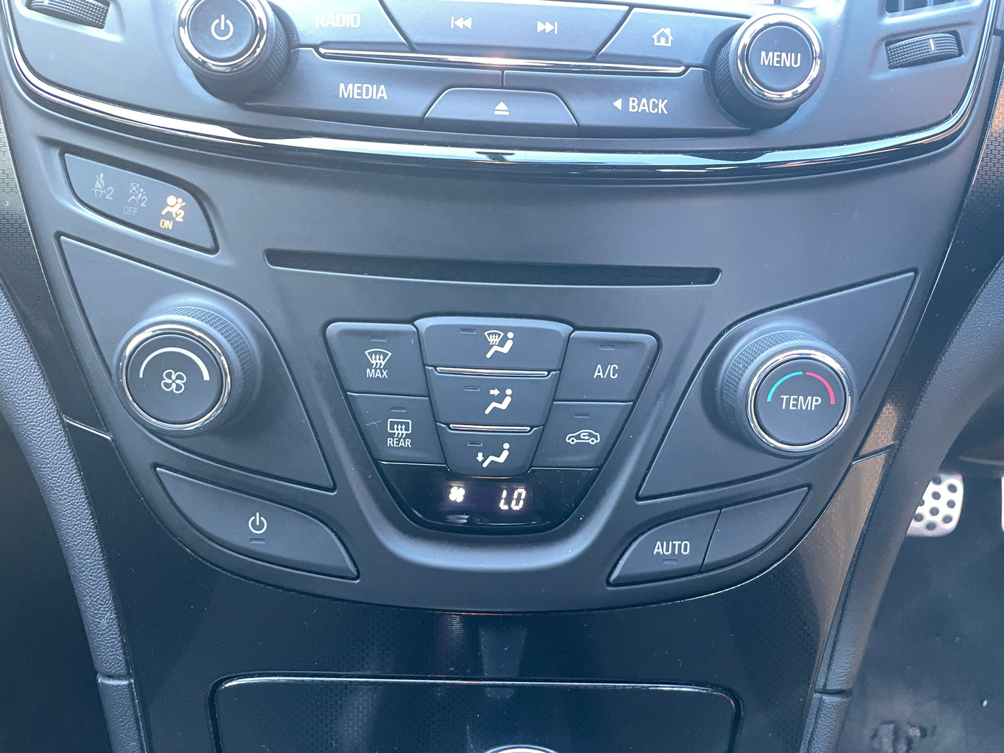 2015 Vauxhall Insignia SRi VX Line Nav 2.0 CDTi SRi VX Line Nav Sports Tourer 5dr Diesel Auto Euro 5 (163 ps)